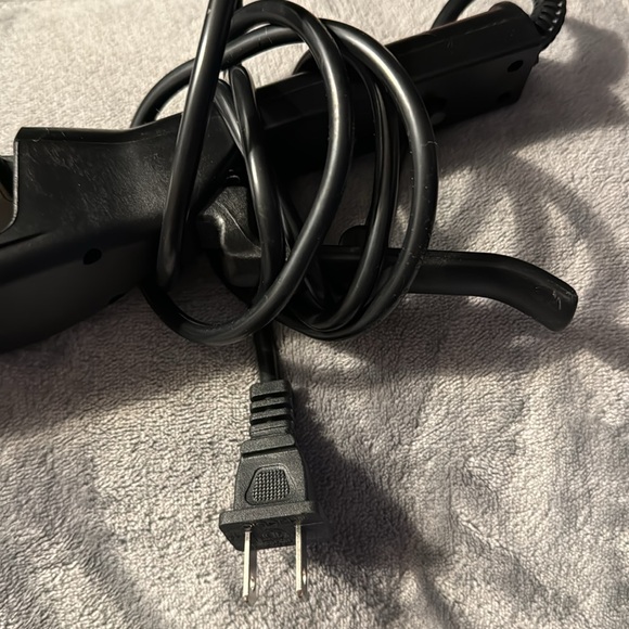 New ceramic flat iron never used - Picture 4 of 6